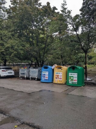 Почистване в кв. "Лагера"