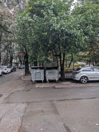 Почистване в кв. "Лагера"