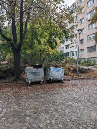 Почистване в кв. "Лагера"