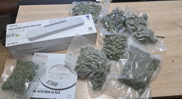 Намерената дрога, машина за вакуумиране и електронна везна Намерената дрога, машина за вакуумиране и електронна везна