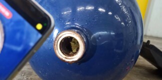 Над 25 кг канабис в газови бутилки