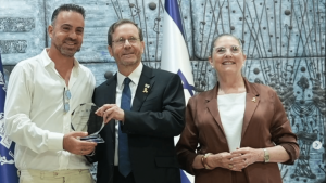 Елиран Овед дори получи награда