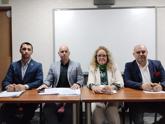 Три партии поискаха оставката на директора на РИОСВ–Бургас Павел Маринов Три партии поискаха оставката на директора на РИОСВ–Бургас Павел Маринов