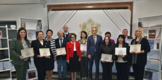 Отличените учители