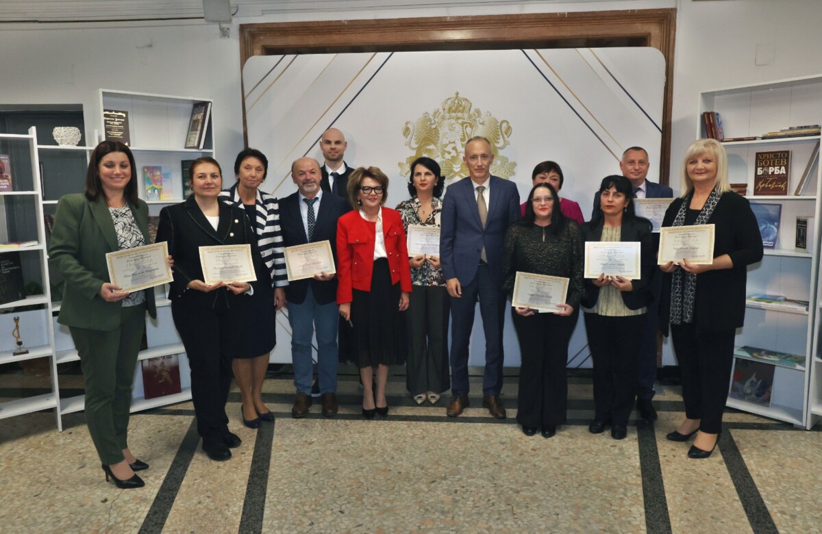 10 изявени български учители получиха наградата на Константин Величков за