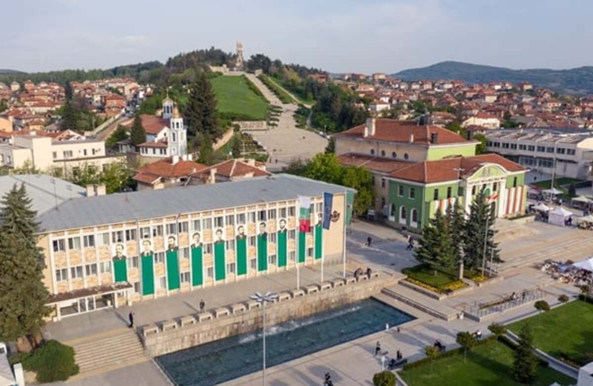 В сърцето на България сред хвойни и букови гори се