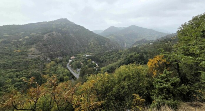 Биосферен парк „Червената стена“