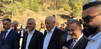 Първата копка