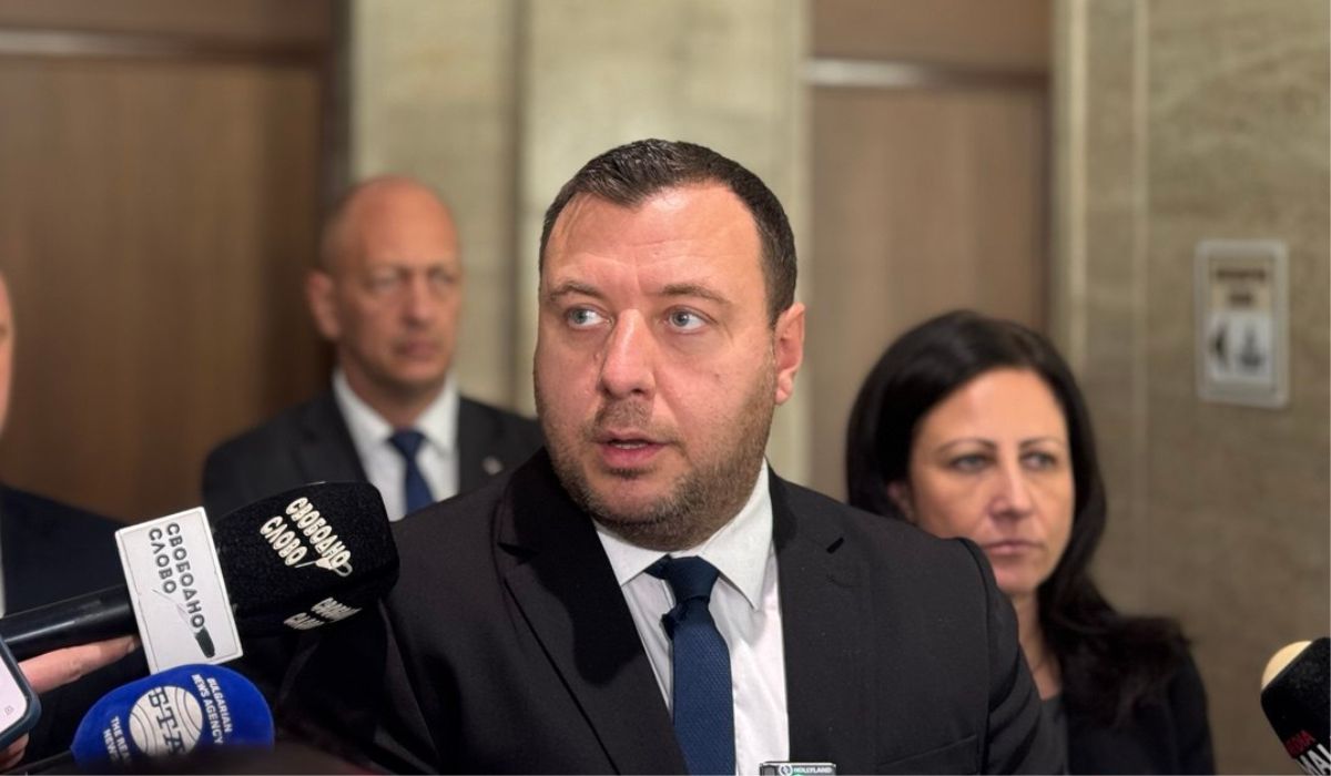 На брифинг в парламента народният представител и зам председател на