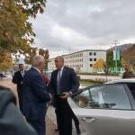 Със закон: Депутатите забраниха на Румен Радев да използва „Шкода“-та на жена си Румен Радев посреща унгарския президент