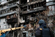 В руската „блиц“ операция срещу Украйна въпросът за помирението се завръща Разрушения в Киев, Украйна