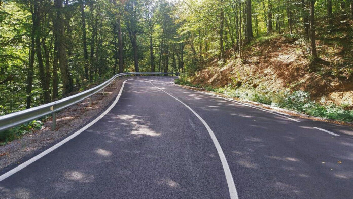 Ремонтираният път Ремонтираният път