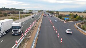 Завърши ремонтът на 8 км в платното за Бургас от АМ „Тракия“ в област Пазарджик (СНИМКИ) 1 Ремонтираното трасе