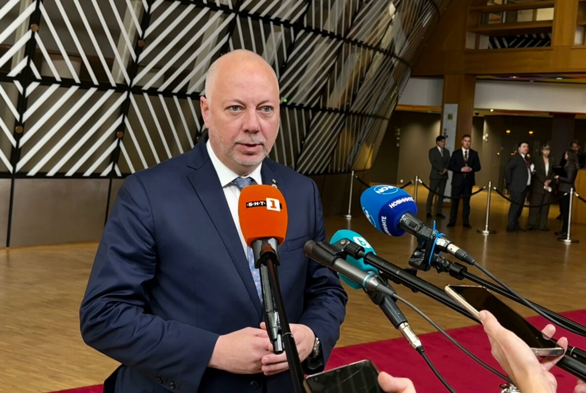 заяви пред журналисти че оттеглянето на държавния бюджет би довело