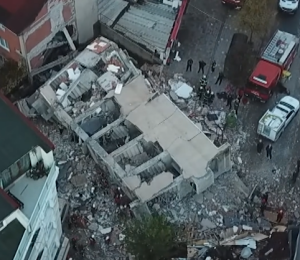 Най-важното от света през изминалата седмица: Санкции срещу "Лукойл" и старт на ядрените опити в САЩ 3 Срутената сграда