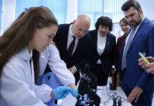 Над половин милиард лева инвестиции в над 2200 STEM центъра в страната STEM центърът