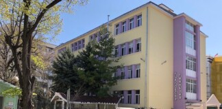 Търговската гимназия в Бургас