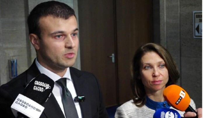 Депутатите от ПП "Възраждане" Йордан Тодоров и Искра Михайлова