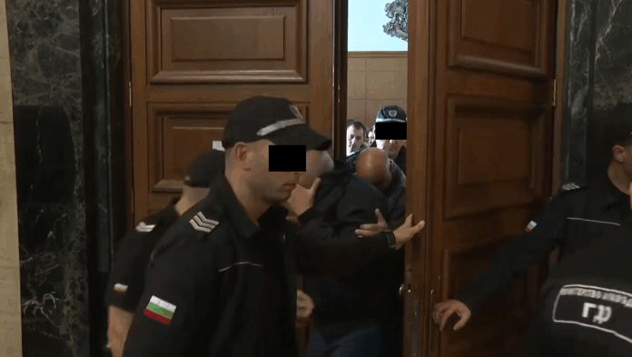 Задържаните инспектори