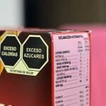 Черните осмоъгълници: простият знак, който спасява здравето на Мексико Предупредителните осмоъгълници на Мексико през 2020 г.