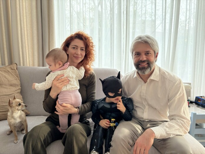 Благомир Коцев със семейството си Благомир Коцев със семейството си