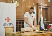 Безплатно обучение по първа помощ за родители на тийнейджъри в УМБАЛ-Бургас Д-р Светослав Тодоров ще направи демонстрация в аулата на УМБАЛ-Бургас
