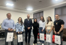 Екипът по детска офталмология