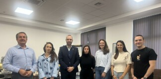 Екипът по детска офталмология