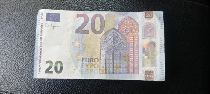 Фалшиво евро във Варна Фалшиво евро във Варна