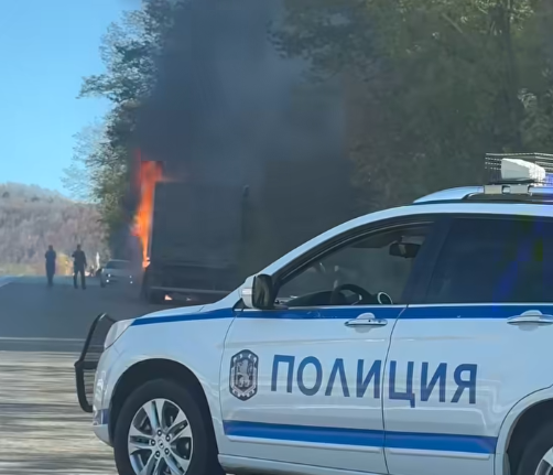 Временно е ограничено движението в двете посоки по път II 55