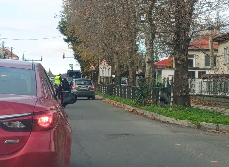 Тежка катастрофа е станала преди броени минути в бургаския квартал