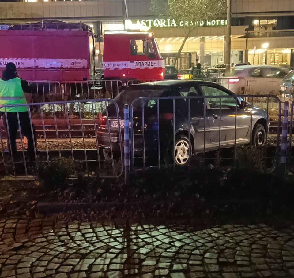 Зрелищен пътен инцидент е станал снощи в София Това съобщиха
