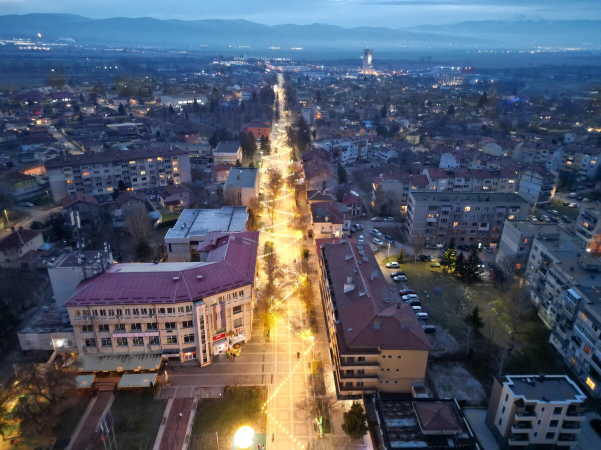 На 29 ноември от 18 00 ч ще грейне коледното градче