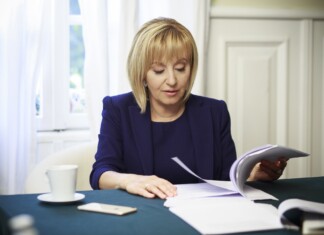 Мая Манолова