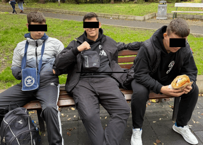 Младежите Младежите