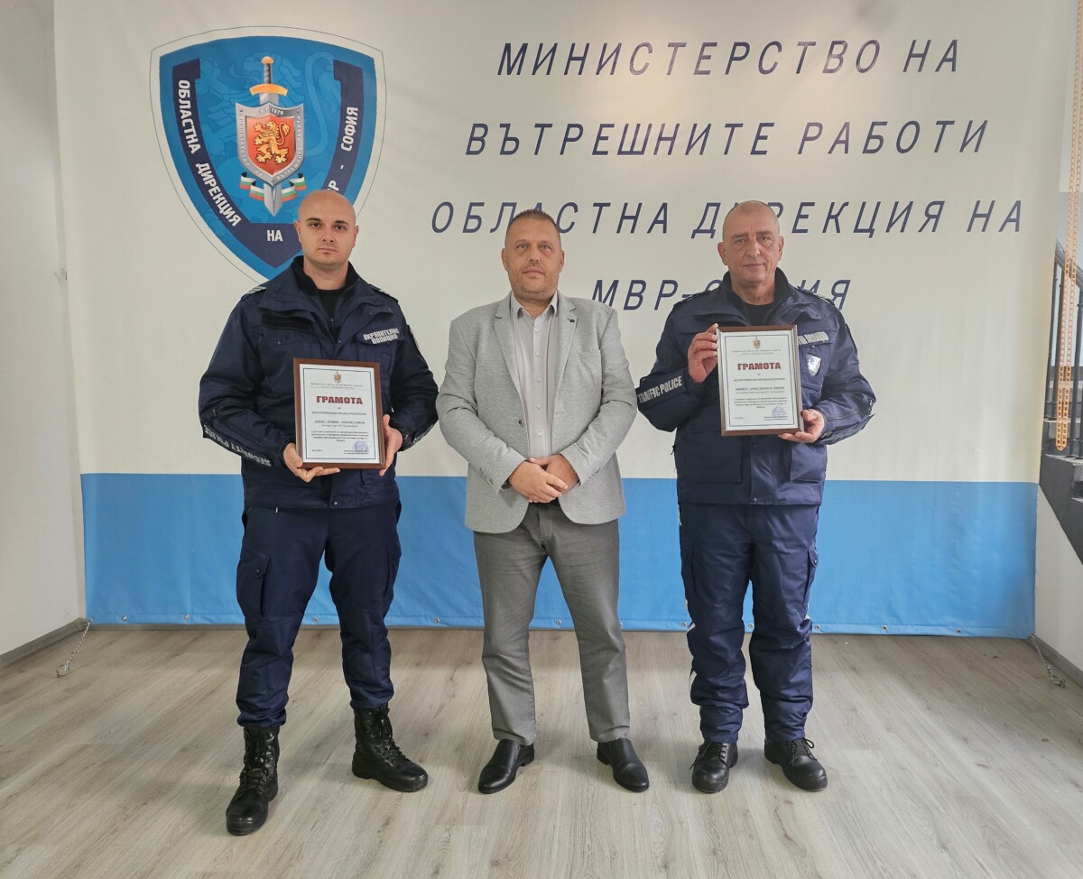 Пред ръководния състав на дирекцията ст комисар Тихомир Ценов поздрави