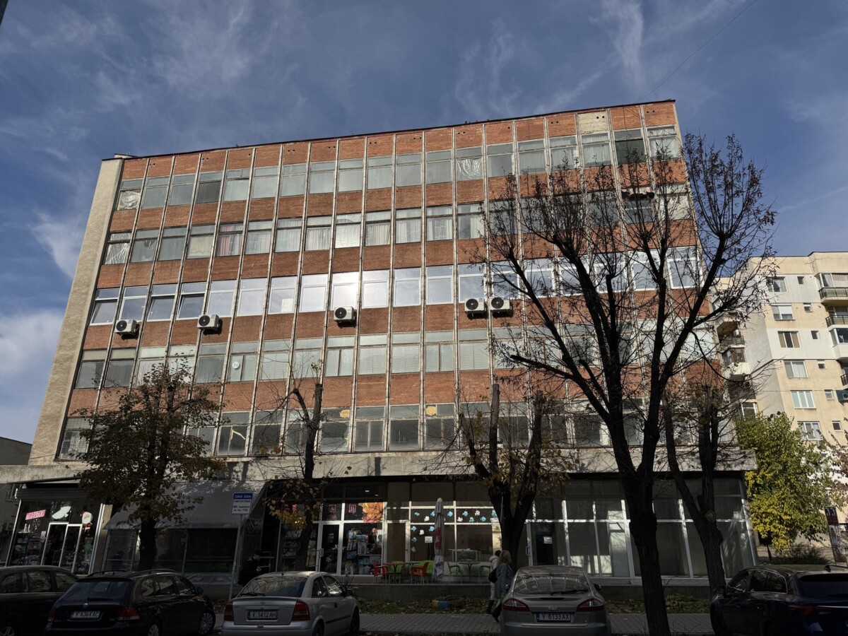 Общински сгради и терени подходящи за търговски обекти и жилищно