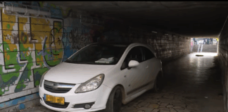 Автомобил паркира в подлез във Варна