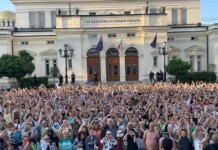 Протест пред парламента