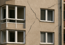 Пукнатини по жилищен блок