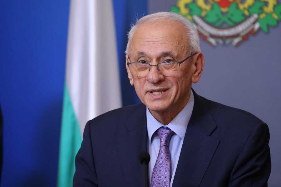 Министърът на здравеопазването приема подадената оставка на членовете на Обществения