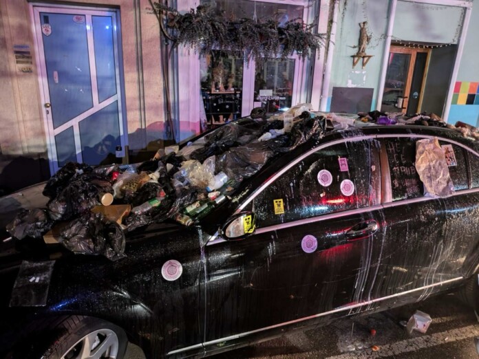 Служебният автомобил