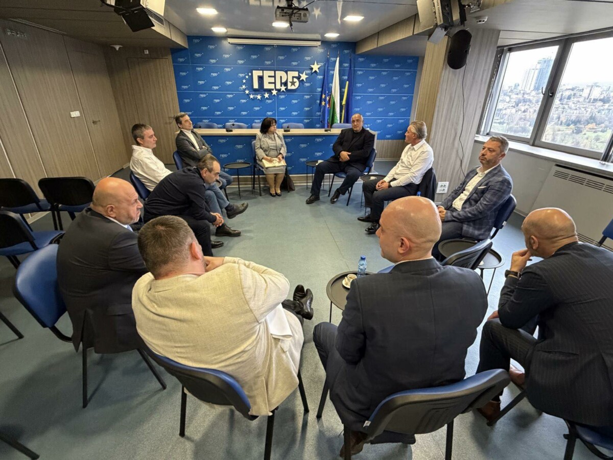 В пост в социалната мрежа Facebook заяви че договорките между