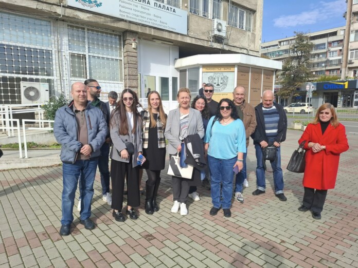 Стела Николова след заседанието Стела Николова след заседанието