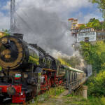 Влак с парен локомотив