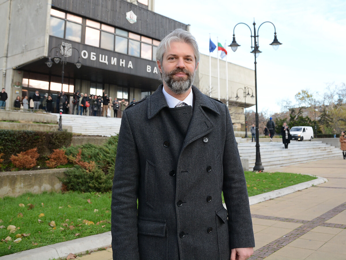 Първата задача днес е да проведем традиционната понеделнична оперативка за