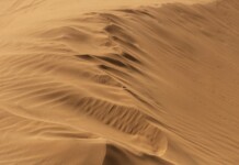 Французин прогори дупка в ските си, докато чупи рекорд на Гинес Французин чупи рекорд в пустиня