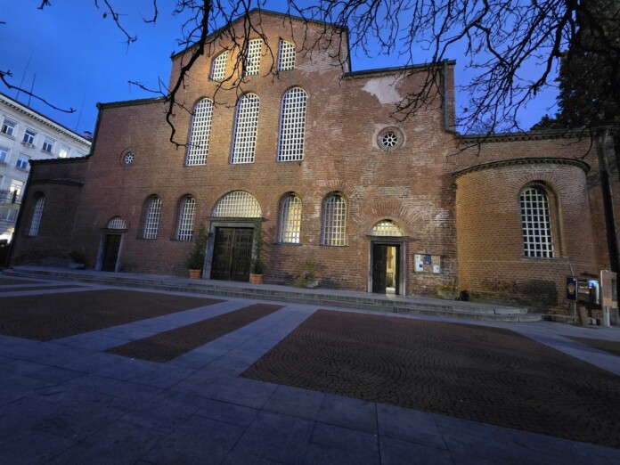 Храм "Света София"