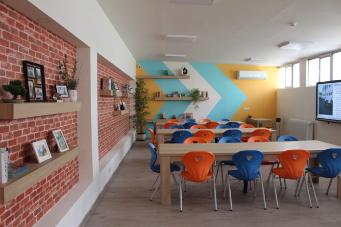 Кабинет в ПГСАГ „Кольо Фичето“ в Бургас Кабинет в ПГСАГ „Кольо Фичето“ в Бургас