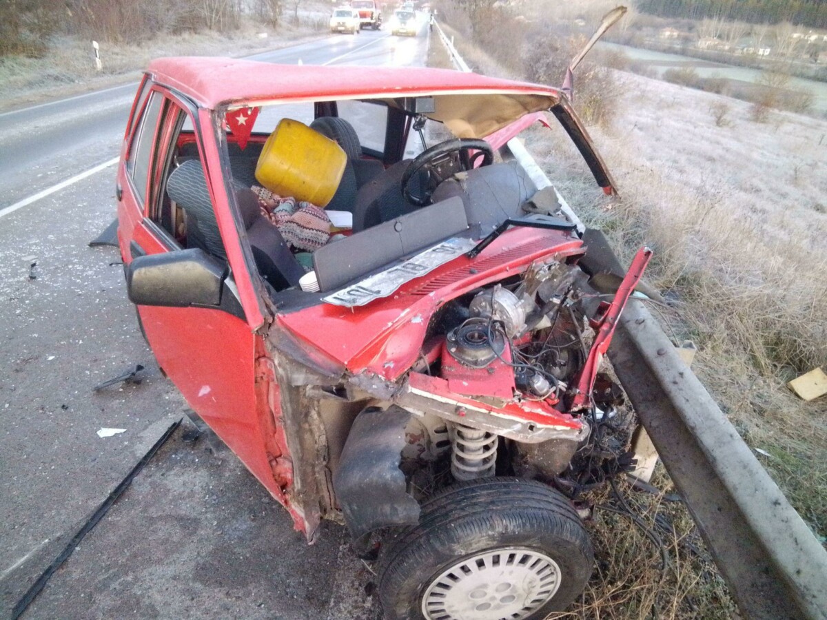 Мъж се бори за живота си след тежка катастрофа на